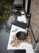 �����˥�